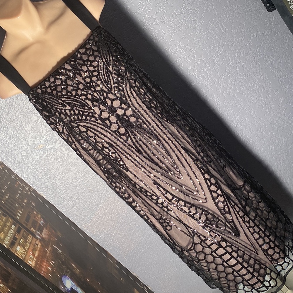 R&M RICHARDS - dress: tan lining w an interesting black mesh sequin overlay - 14